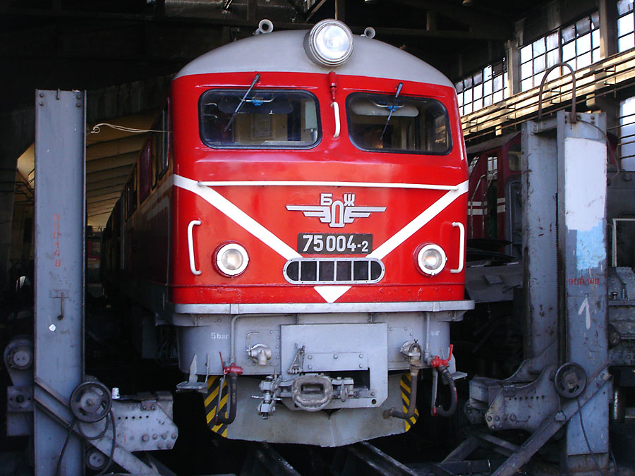 ДЛ 75 004-2 в Локомотивно депо Септември