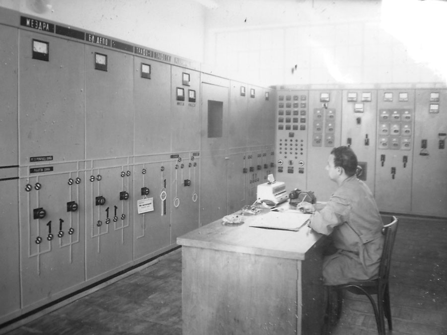 Тягова подстанция илиянци: Старите ленти оживяват(неавторска снимка)