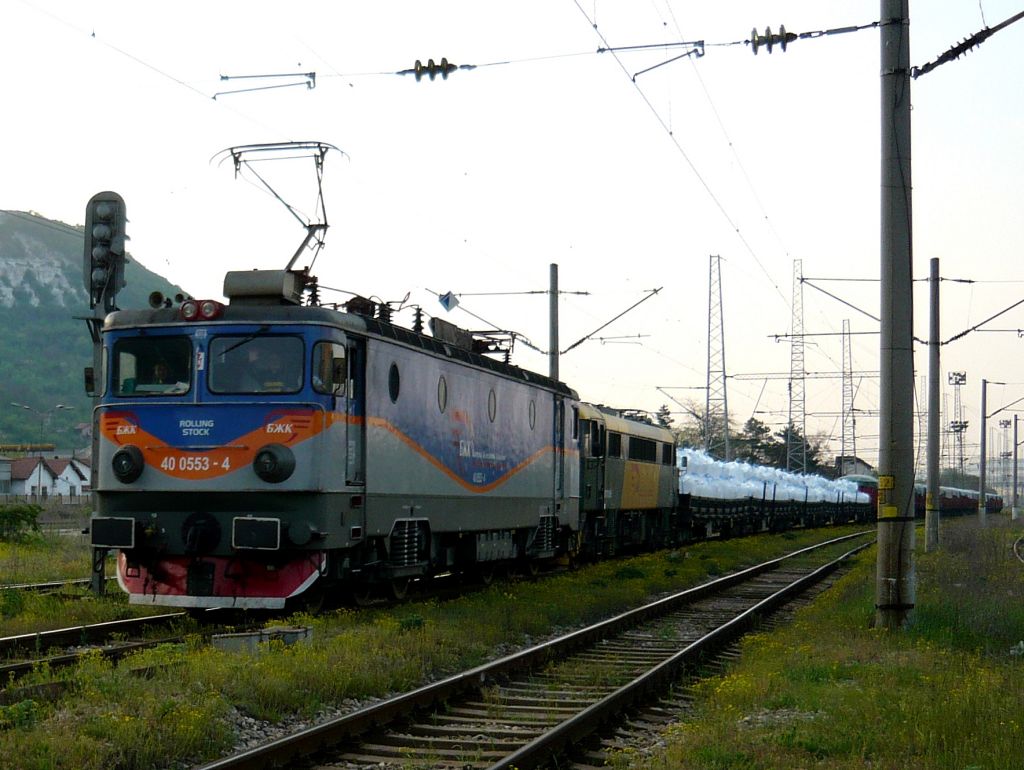 400553